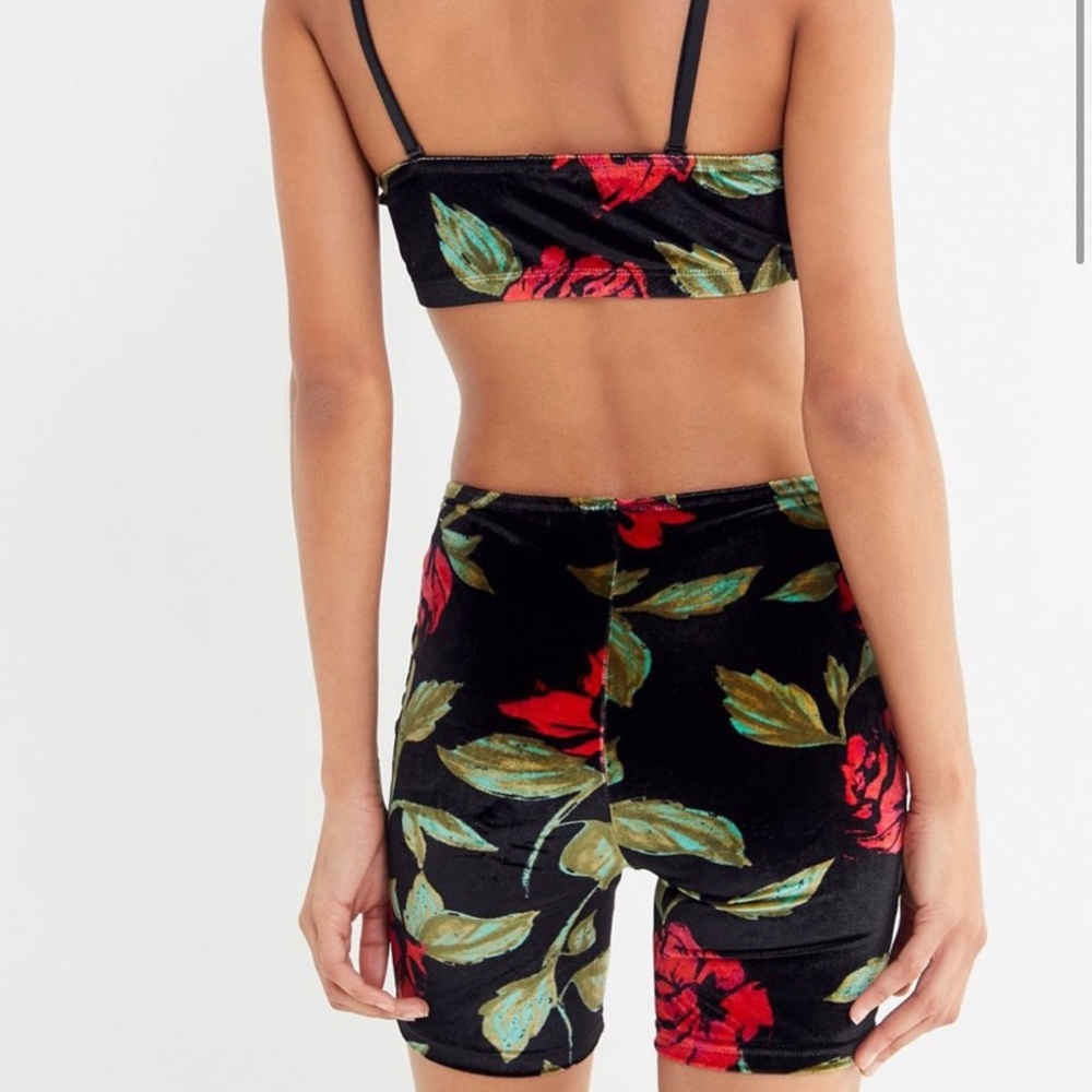 UO velvet rose set (read caption for size)